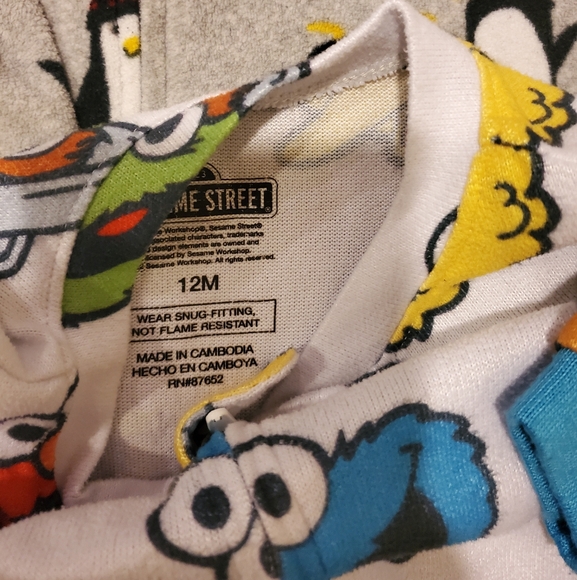 5pcs 12Months Baby Onesies and Pajamas bundle - Picture 3 of 5